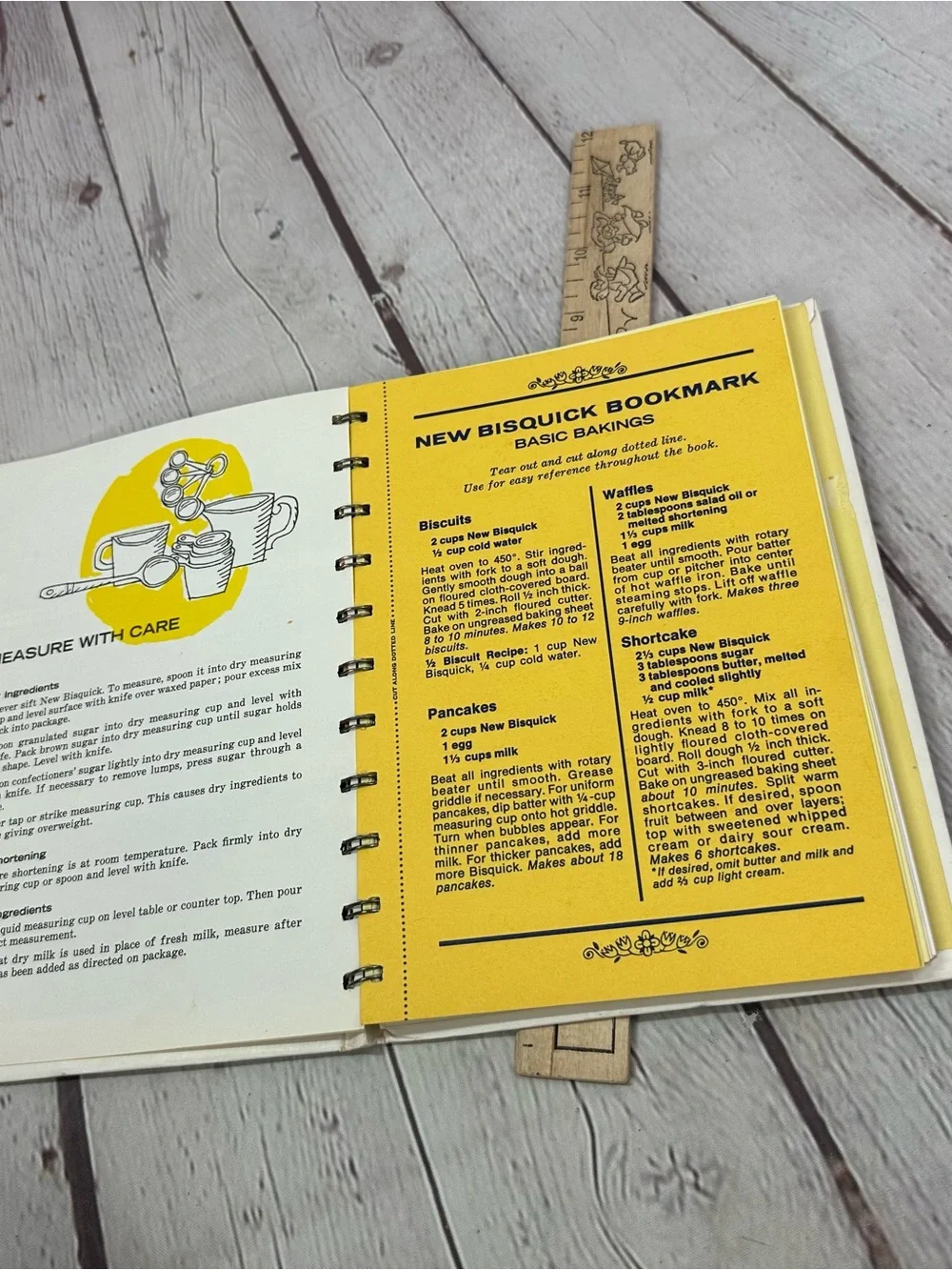 vtg 1967 So Quick with bisquick betty crocker Cookbook hardcover retro cottage